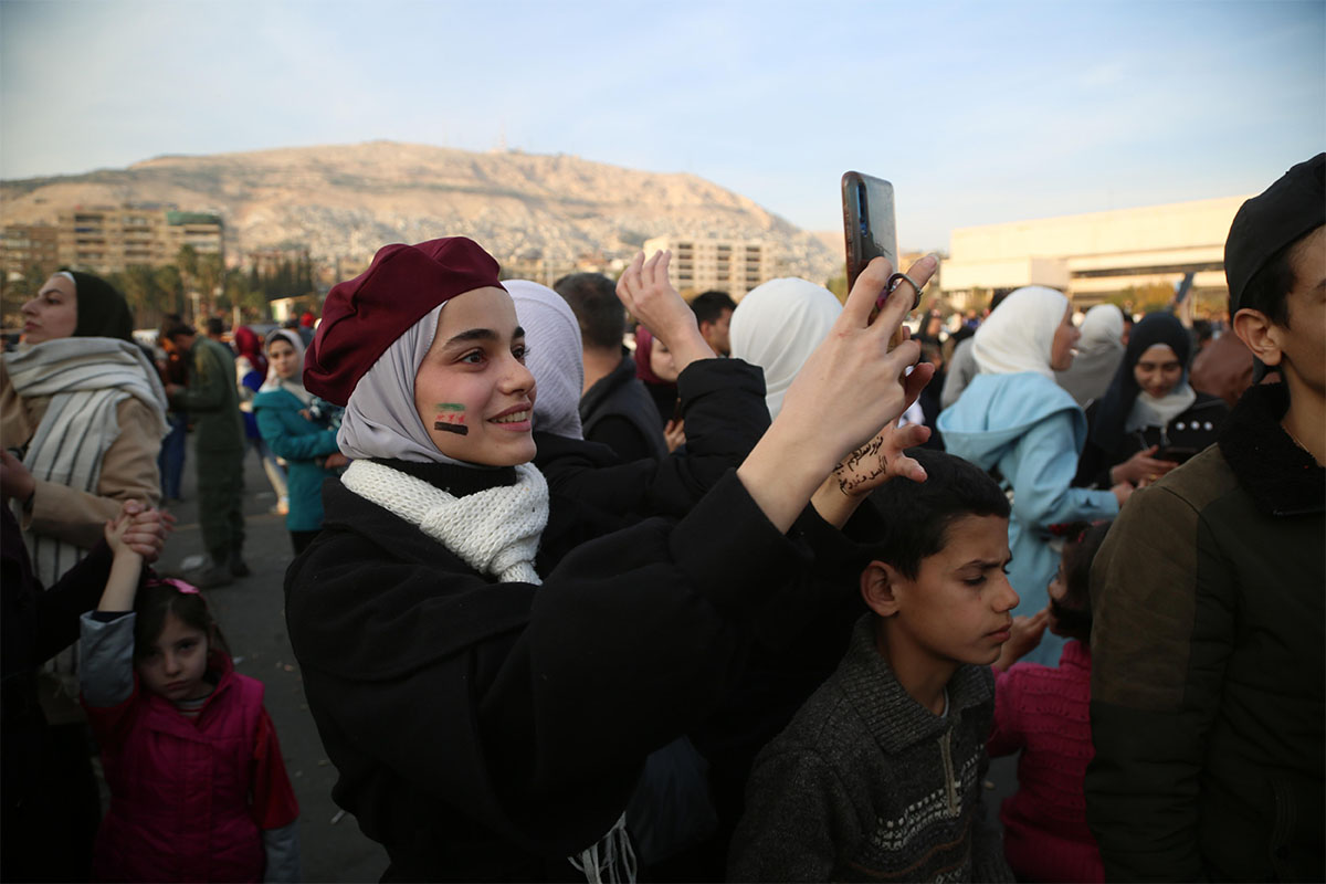 Celebraciones tras la caída de Bashar al-Asad, el 9 de diciembre de 2024, en la Plaza de los Omeyas de Damasco. EFE/EPA/BILAL AL HAMMOUD