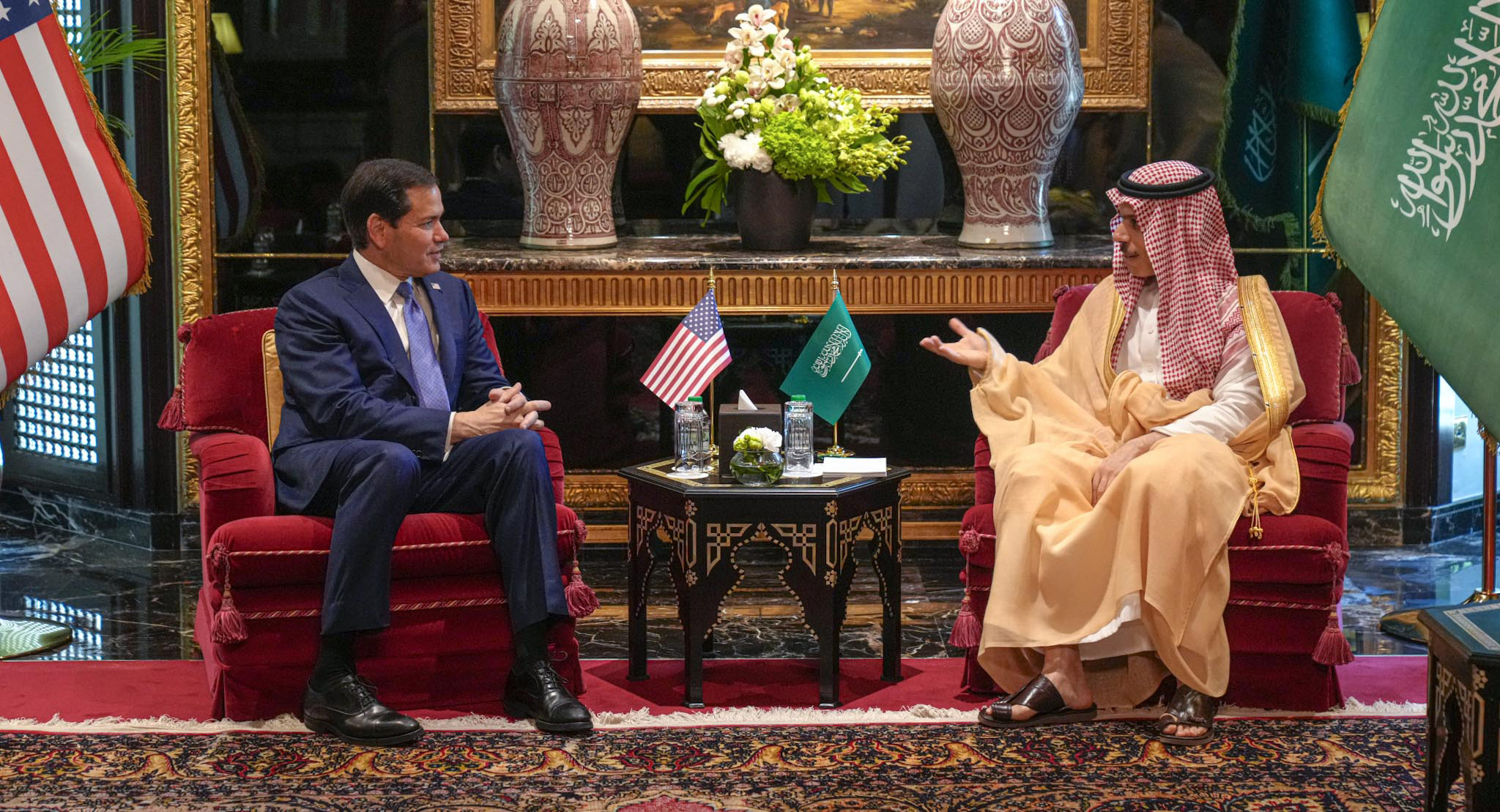 El secretario Rubio se reúne con el ministro de Asuntos Exteriores del Reino de Arabia Saudí (55356274021)