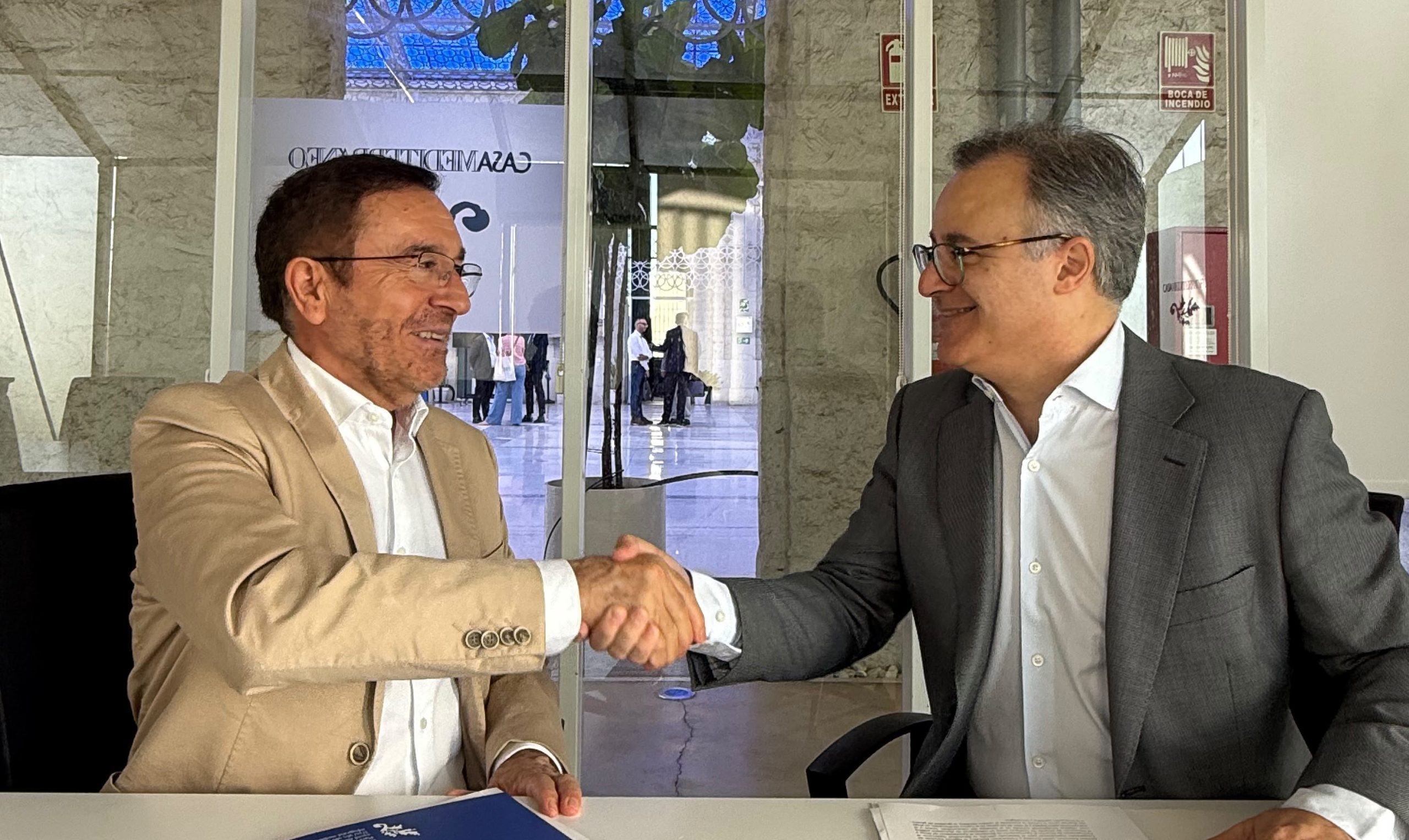 Firma del protocolo de entendimiento entre el CEARC y Casa Mediterráneo